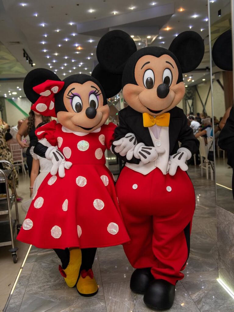 me and mickey 🖤❤️